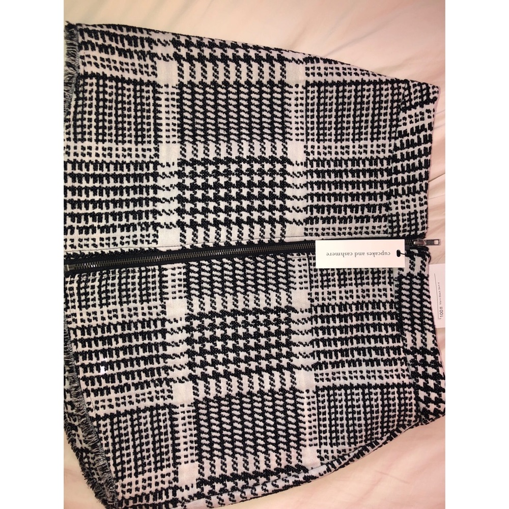 Cupcakes and Cashmere houndstooth zip up skirt